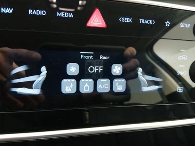 2025 Genesis GV80 — photo 18 view