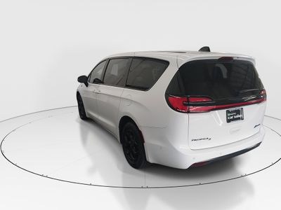 2024 Chrysler Pacifica - Photo 5
