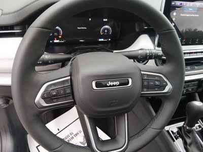 2025 Jeep Compass - Photo 12