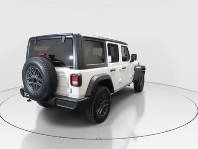 2024 Jeep Wrangler - Photo 7