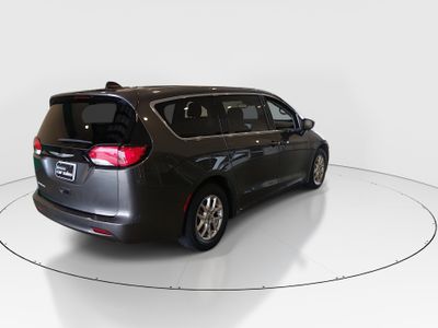 2023 Chrysler Voyager - Photo 7