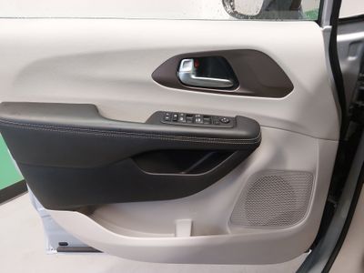 2023 Chrysler Voyager - Photo 20