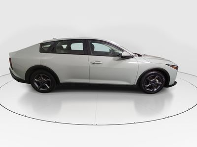2025 Kia K4 - Photo 8