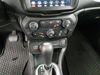 2023 Jeep Renegade - Photo 13