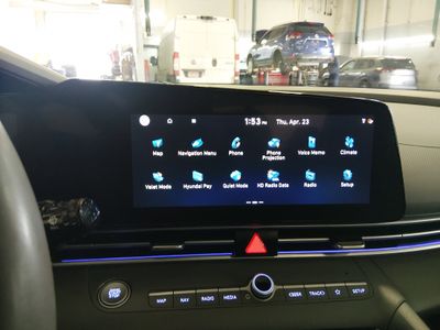 2025 Hyundai Elantra - Photo 18