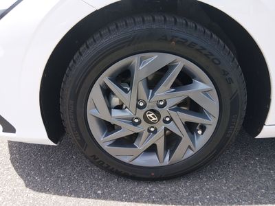 2024 Hyundai Elantra - Photo 10