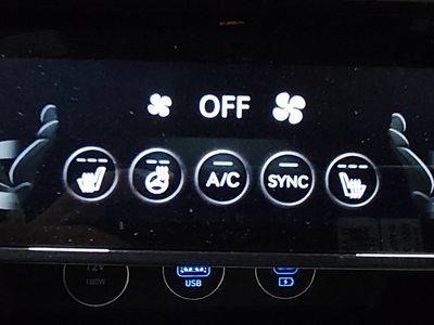 2025 Genesis G70 - Photo 18