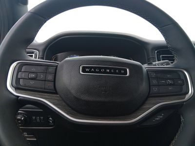 2024 Jeep Wagoneer - Photo 12