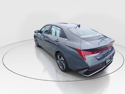 2025 Hyundai Elantra - Photo 5