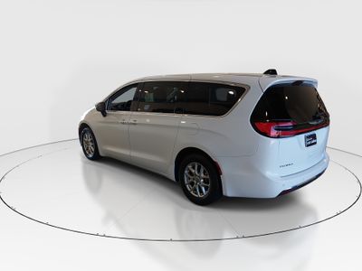 2023 Chrysler Pacifica — detail view
