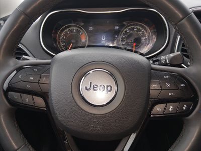 2023 Jeep Cherokee — photo 12 view