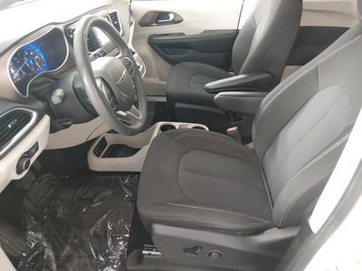 2022 Chrysler Voyager — photo 20 view