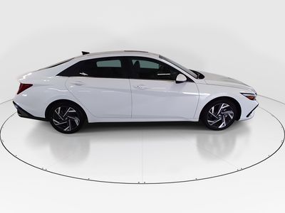 2025 Hyundai Elantra - Photo 8