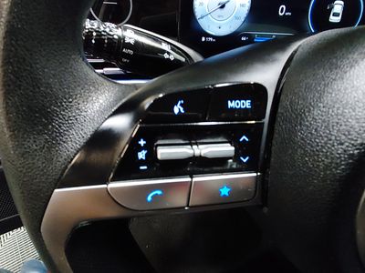 2024 Hyundai Elantra — photo 12 view