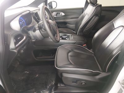 2025 Chrysler Pacifica - Photo 21
