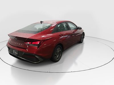 2024 Hyundai Elantra — photo 7 view
