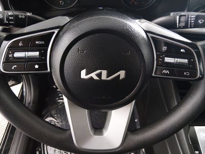 2023 Kia Forte - Photo 12