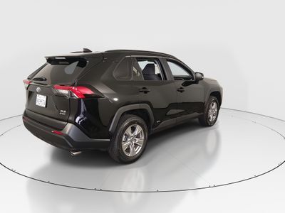 2025 Toyota RAV4 - Photo 7