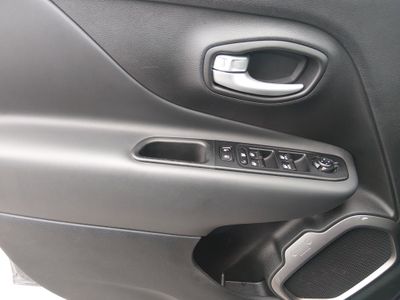 2023 Jeep Renegade - Photo 18