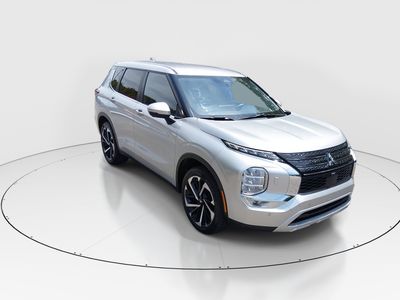 2024 Mitsubishi Outlander SE S-AWC — front three-quarter view