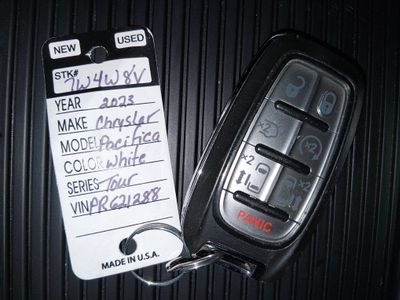 2023 Chrysler Pacifica — photo 15 view