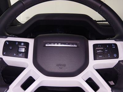 2025 Land Rover Defender — photo 12 view