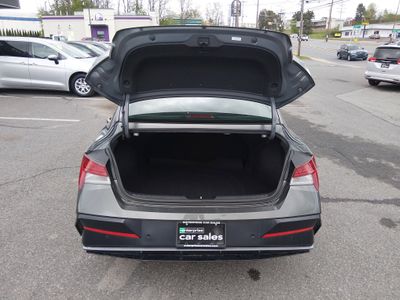 2024 Hyundai Elantra - Photo 11