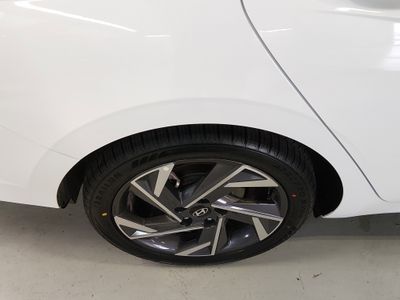 2025 Hyundai Elantra - Photo 10