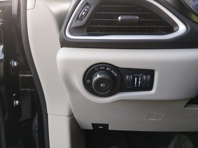 2024 Chrysler Pacifica — photo 13 view