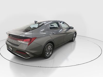 2024 Hyundai Elantra — photo 7 view
