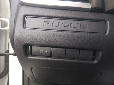 2022 Nissan Rogue — photo 13 view