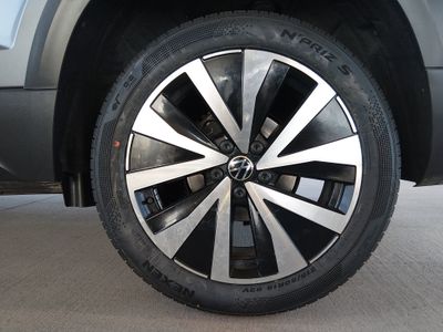 2024 Volkswagen Taos - Photo 10