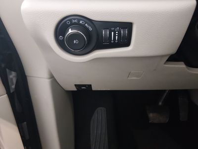 2023 Chrysler Pacifica — photo 13 view