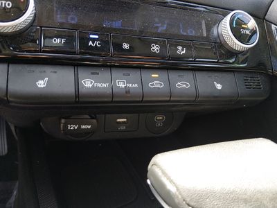 2025 Hyundai Elantra — photo 18 view