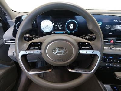 2024 Hyundai Elantra - Photo 12