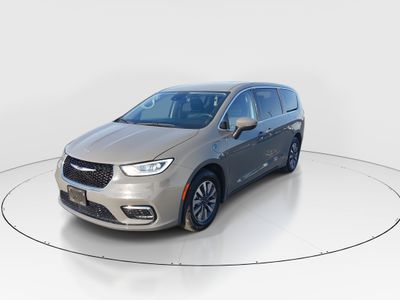 2023 Chrysler Pacifica — rear three-quarter view