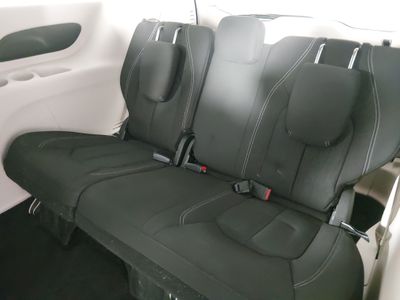 2022 Chrysler Voyager — photo 17 view