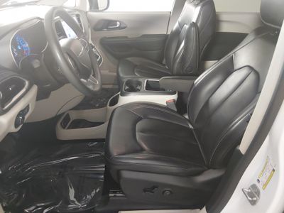 2023 Chrysler Pacifica — photo 21 view