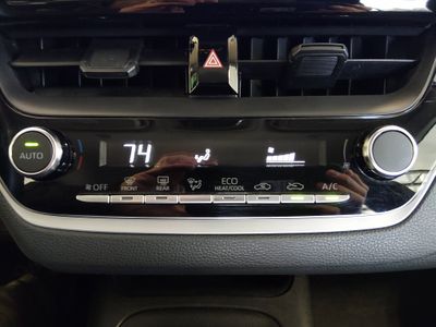 2025 Toyota Corolla - Photo 18
