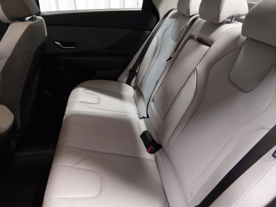2024 Hyundai Elantra - Photo 25