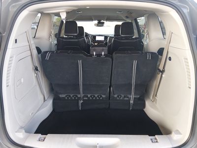 2023 Chrysler Pacifica — photo 11 view