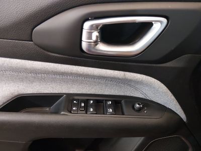 2024 Jeep Compass - Photo 17