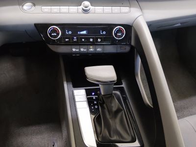 2024 Hyundai Elantra - Photo 13