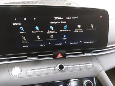 2024 Hyundai Elantra - Photo 17