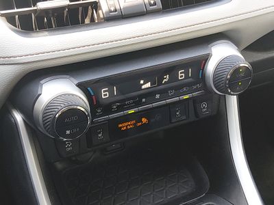 2021 Toyota RAV4 - Photo 18
