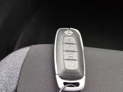 2023 Nissan Versa — photo 15 view