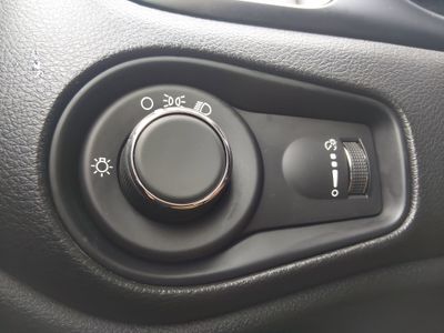 2023 Jeep Renegade - Photo 13