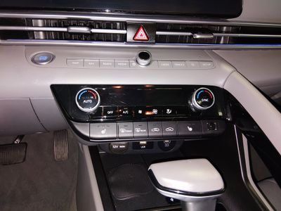 2025 Hyundai Elantra - Photo 19