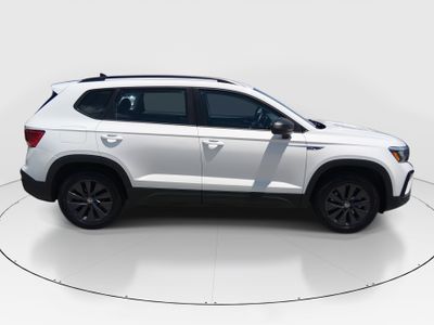 2024 Volkswagen Taos - Photo 8