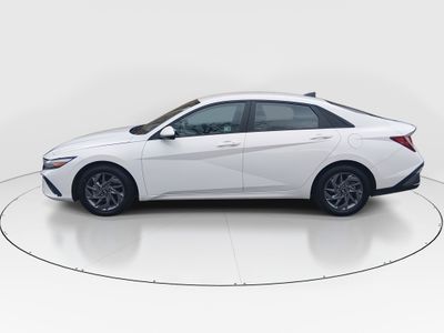 2024 Hyundai Elantra - Photo 4